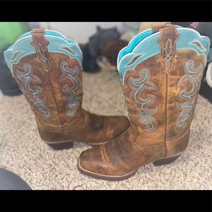NWOT Justin boots